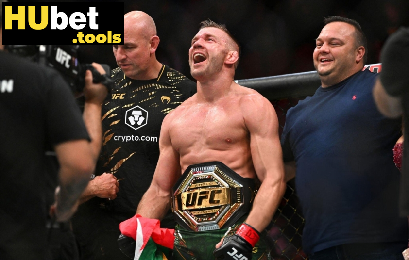 Du Plessis bảo vệ thành công đai hạng trung UFC và hướng tới những thử thách lớn hơn (Ảnh: Getty) Du Plessis bảo vệ thành công đai hạng trung UFC và hướng tới những thử thách lớn hơn (Ảnh: Getty)